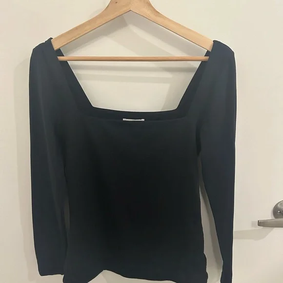 Black top - Picture 3 of 5